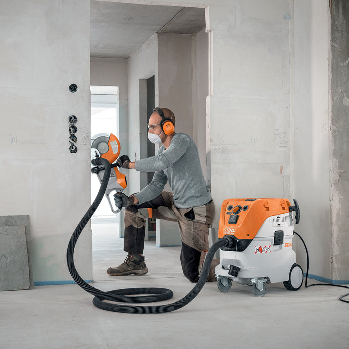 SE-133 Vacuum in use