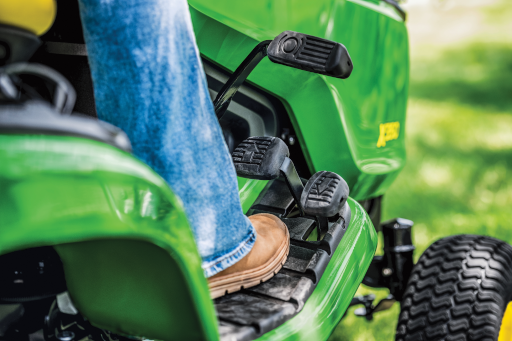 John Deere X350 with 107 cm (42 in.) Deck